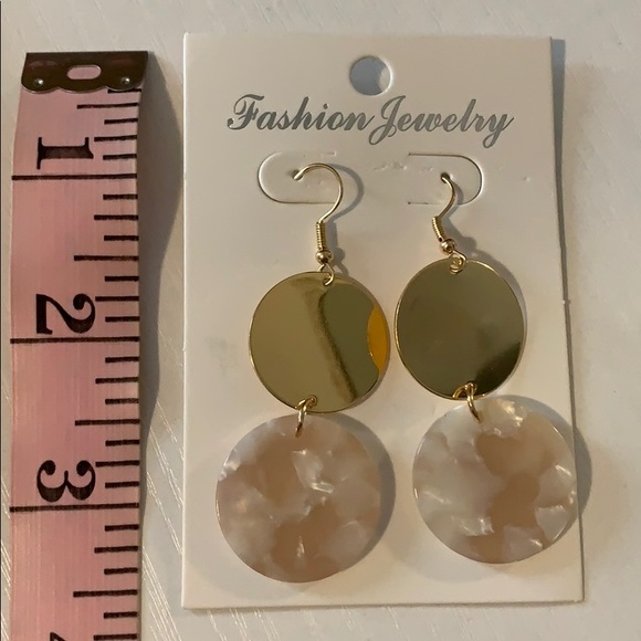 Beautiful earrings! - Picture 2 of 5